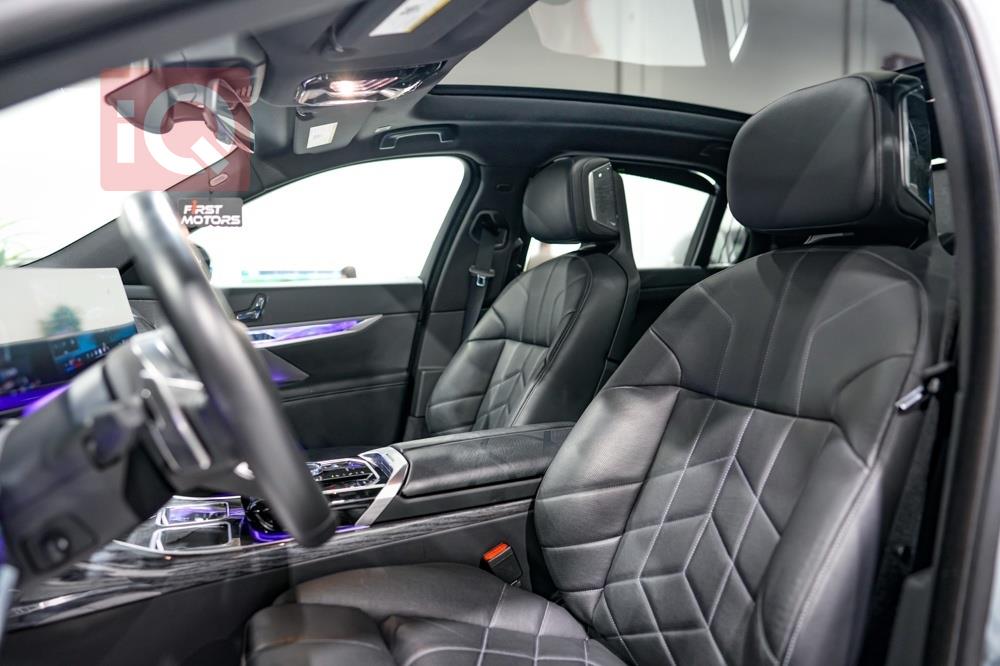 بي ام دبليو الفئة 7